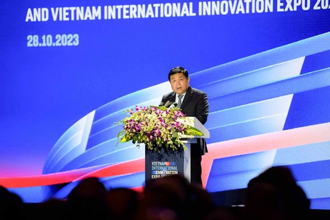 Thủ tướng: Vươn lên về khoa học, công nghệ mới bắt kịp thế giới - Ảnh 3. Bộ trưởng Nguyễn Chí Dũng phát biểu tại lễ khánh thành NIC Hòa Lạc - Ảnh: NAM TRẦN