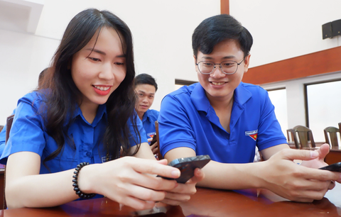Khai mạc hội thi 'Tham mưu tốt – dân vận khéo' năm 2023 - Ảnh 5. Các thí sinh tham gia thi trực tuyến ngay sau khai mạc hội thi - Ảnh: K.ANH