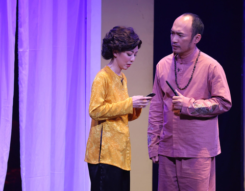 Tiến Luật và Thu Trang trong vở Tâm ma - Ảnh: Sân khấu kịch Thế giới trẻ Tiến Luật và Thu Trang trong vở Tâm ma - Ảnh: Sân khấu kịch Thế Giới Trẻ