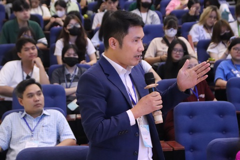 Nhân lực du lịch: ‘Thừa thợ không chuyên, thiếu thợ chuyên nghiệp’ - Ảnh 2. Phiên thảo luận làm rõ các vấn đề về công tác đào tạo và giải pháp nâng cao chất lượng nhân lực du lịch của TP.HCM và Việt Nam - Ảnh: THU GIANG