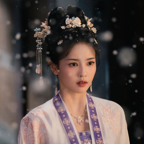 "Mùi Hương Của Thời Gian" tiếp tục là một siêu phẩm cổ trang của Châu Dã. Mùi hương của thời gian bị nhận xét có cốt truyện giống Ninh An như mộng (Bạch Lộc đóng nữ chính) dù chưa chính thức ra mắt.