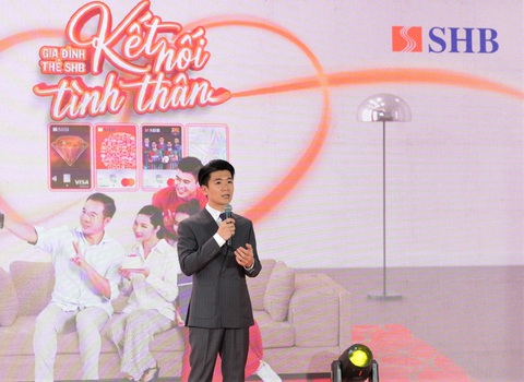Kết nối tình thân với 'Gia đình thẻ SHB'- Ảnh 2. Phó Chủ tịch HĐQT kiêm phó tổng giám đốc Đỗ Quang Vinh phát biểu tại sự kiện