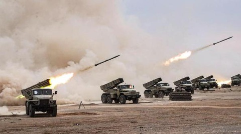 Iran tuyên bố “đã đặt ngón tay vào cò súng” để đáp trả mọi đe dọa - Ảnh 1. Cuộc tập trận quy mô lớn chớp nhoáng Eqtedar 1402 của lục quân Iran - Ảnh: SPUTNIK