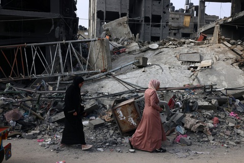 Đống đổ nát sau cuộc không kích tại khu vực Rafah, miền nam Dải Gaza ngày 28-10 - Ảnh: AFP Đống đổ nát sau cuộc không kích tại khu vực Rafah, miền nam Dải Gaza ngày 28-10 - Ảnh: AFP