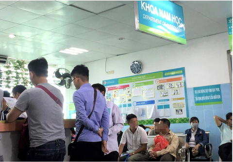 Cơ thể hoàn toàn khỏe mạnh nhưng "bất lực"... có nên tuyệt dục? - Ảnh 1. Nam giới đi khám nam học ngày càng gia tăng và trẻ hóa - Ảnh: XUÂN MAI