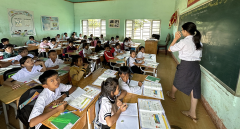 Việc thiếu giáo viên trầm trọng khiến nhiều trường phải dồn lớp, hợp đồng tạm chờ xin biên chế - Ảnh: TRUNG TÂN Việc thiếu giáo viên trầm trọng khiến nhiều trường phải dồn lớp, hợp đồng tạm chờ xin biên chế - Ảnh: TRUNG TÂN