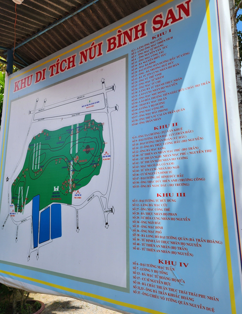 Yêu cầu báo cáo các ngôi mộ cổ bị mất trong lăng Mạc Cửu - Ảnh 4. Lăng mộ Mạc Cửu dưới chân núi Bình San có 4 khu, có 60 ngôi mộ cổ, nhưng hiện nay đã mất tích 2 ngôi mộ cổ - Ảnh: BỬU ĐẤU