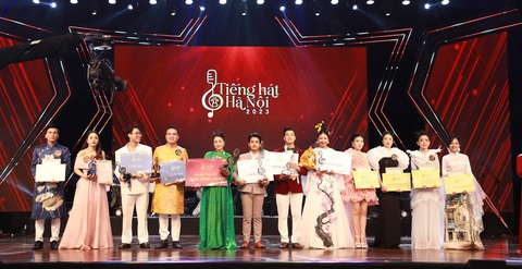 Các thí sinh đạt giải tại cuộc thi Tiếng hát Hà Nội 2023 - Ảnh: T.ĐIỂU Các thí sinh đoạt giải tại cuộc thi Tiếng hát Hà Nội 2023 - Ảnh: T.ĐIỂU