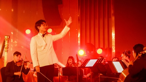 Nhạc trưởng Dustin Tiêu cùng dàn giao hưởng IPO tại To Zanarkand - Ảnh: Tô Cường Nhạc trưởng Dustin Tiêu cùng dàn giao hưởng IPO tại To Zanarkand - Ảnh: Tô Cường
