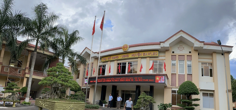 Sau tố cáo của giáo viên, UBND huyện Ea H'leo đã thun hồi quyết định khen thưởng đã trao trước đó - Ảnh: TRUNG TÂN Sau tố cáo của giáo viên, UBND huyện Ea H'leo đã thu hồi quyết định khen thưởng đã trao trước đó - Ảnh: TRUNG TÂN