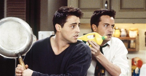 Chandler và Joey - đôi bạn mang lại nhiều tràng cười đã đời cho khán giả - Ảnh: NBC Chandler và Joey - đôi bạn mang lại nhiều tràng cười đã đời cho khán giả - Ảnh: NBC