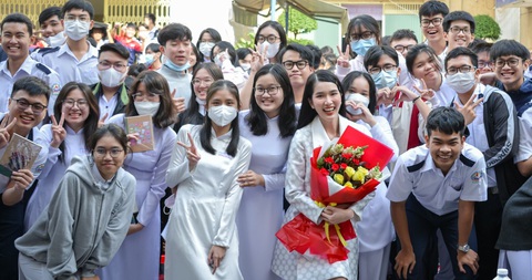 Sở giáo dục TP.HCM nói gì về việc chấm điểm dựa trên lượt like trên Facebook? - Ảnh 1. Học sinh Trường Bùi Thị Xuân trong một hoạt động ngoại khóa. Phụ huynh trường này bức xúc vì việc chấm điểm dựa trên lượt like trên Facebook, Zalo - Ảnh tư liệu