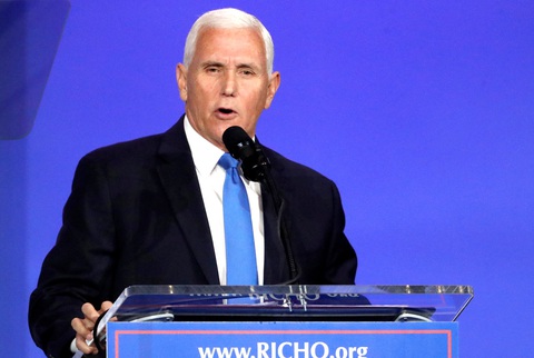 Ông Mike Pence phát biểu ở Las Vegas, ngày 28-10 - Ảnh: REUTERS Ông Mike Pence phát biểu ở Las Vegas, ngày 28-10 - Ảnh: REUTERS