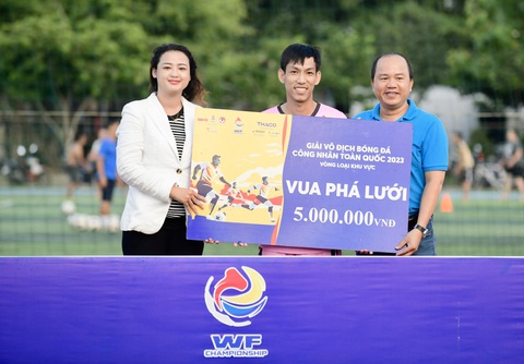 SAWACO vô địch Giải bóng đá công nhân sau loạt luân lưu kịch tính - Ảnh 11. Vua phá lưới: Bùi Văn Ngà (5 bàn) – Công đoàn Bình Định 2 (được thưởng 5 triệu đồng) - Ảnh: QUANG ĐỊNH