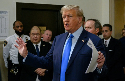 Cựu Tổng thống Mỹ Donald Trump phát biểu bên ngoài phòng xử án ở New York ngày 2-10 - Ảnh: AFP Cựu tổng thống Mỹ Donald Trump phát biểu bên ngoài phòng xử án ở New York ngày 2-10 - Ảnh: AFP