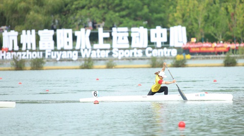 Trực tiếp Asiad 19: Trung Quốc sắp cán mốc 150 HCV - Ảnh 3. Nguyễn Thị Hương chỉ xếp thứ năm chung cuộc ở chung kết nội dung thuyền đơn nữ 200m - Ảnh: QUÝ LƯỢNG