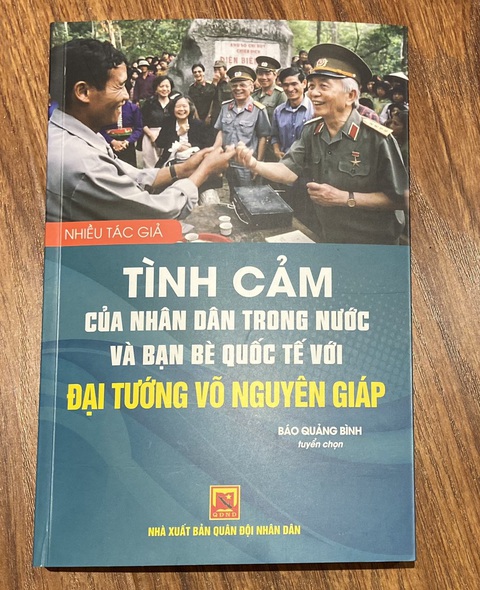 Bìa cuốn sách kỷ niệm 10 năm Đại tướng Võ Nguyên Giáp qua đời Bìa cuốn sách kỷ niệm 10 năm Đại tướng Võ Nguyên Giáp qua đời - Ảnh: T.ĐIỂU