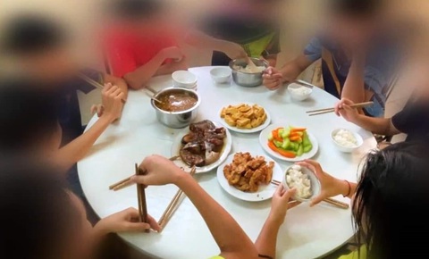 Cục Thể dục Thể thao rút đội tuyển bóng bàn trẻ quốc gia về Nhổn sau thông tin VĐV bị bỏ đói - Ảnh 1. Bữa ăn được cho là khiến các VĐV bóng bàn trẻ VN đói - Ảnh: TIỀN PHONG