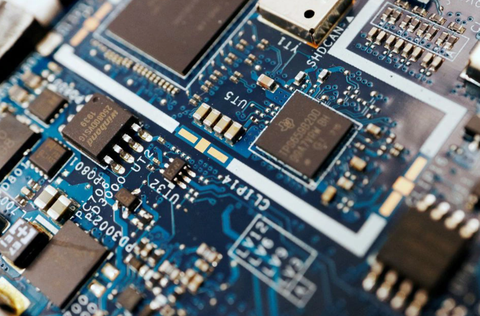 Công ty chất bán dẫn Hàn Quốc đầu tư 1 tỉ USD vào Việt Nam - Ảnh 1. Nhiều nhà sản xuất chip toàn cầu đang chuyển dịch đầu tư đến Việt Nam trong nỗ lực đa dạng hóa chuỗi cung ứng - Ảnh: REUTERS