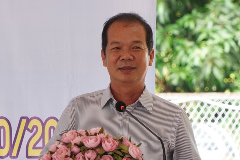 Miền Tây lần đầu tổ chức biểu diễn mô tô địa hình - Ảnh 1. Ông Nguyễn Xuân Bằng - phó giám đốc Đài Phát thanh Truyền hình An Giang - thông tin về giải đua bò Bảy Núi và biểu diễn mô tô địa hình - Ảnh: CHÍ HẠNH