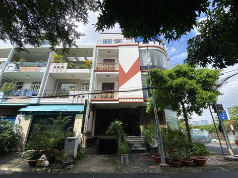 Công an giải cứu bé gái trong khách sạn ở TP.HCM, nghi bị bắt cóc ở Long An - Ảnh 4. Khách sạn nơi cháu bé được Sơn để lại trước khi bỏ trốn - Ảnh: MINH HÒA