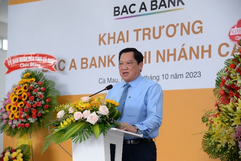 Bac A Bank tham gia thị trường tài chính ngân hàng tại tỉnh Cà Mau - Ảnh 3. Ông Lâm Văn Bi - thường vụ Tỉnh ủy, phó chủ tịch UBND tỉnh Cà Mau - phát biểu tại lễ khai trương