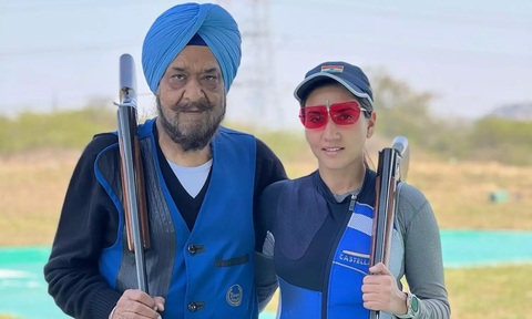 Ông Raja Randhir Singh và cô con gái Rajeshwari Kumari - Ảnh: thebridge Ông Raja Randhir Singh và cô con gái Rajeshwari Kumari - Ảnh: thebridge