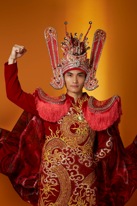 Á vương Thiện Khá mang Trống đồng Ngọc Lũ lên đấu trường Mister Cosmopolitan 2023. - Ảnh 5. Á vương Thiện Khá mang Trống đồng Ngọc Lũ lên đấu trường Mister Cosmopolitan 2023. - Ảnh 5.