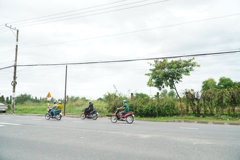 An Giang thu hồi khu đất cho trường đại học Tôn Đức Thắng thuê - Ảnh 1. Khu đất gần 59.000m2 được giải tỏa bằng tiền ngân sách cho Trường đại học Tôn Đức Thắng thuê làm phân hiệu được UBND tỉnh An Giang thống nhất thu hồi - Ảnh: CHÍ HẠNH