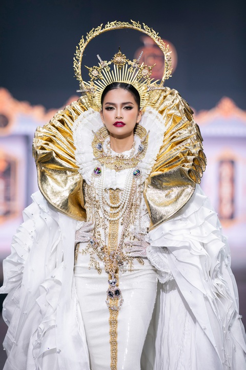 Hoa hậu Ngọc Châu diện thiết kế mới nhất của Lê Long Dũng và Thân Nguyễn An Kha - Ảnh: KIẾNG CẬN TEAM Hoa hậu Ngọc Châu diện thiết kế mới nhất của Lê Long Dũng và Thân Nguyễn An Kha - Ảnh: KIẾNG CẬN TEAM