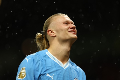 Haaland lập cú đúp, Man City 'nhấn chìm' Man United - Ảnh 1. Niềm vui của Haaland sau trận Man City đánh bại Man United 3-0 ở vòng 10 Premier League - Ảnh: REUTERS