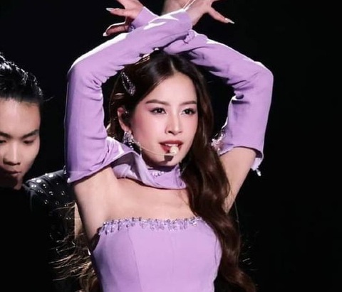 Chi Pu trình diễn trong đêm Asian Youth Music Festival 2023 - Ảnh: NVCC Chi Pu trình diễn trong đêm Asian Youth Music Festival 2023 - Ảnh: NVCC