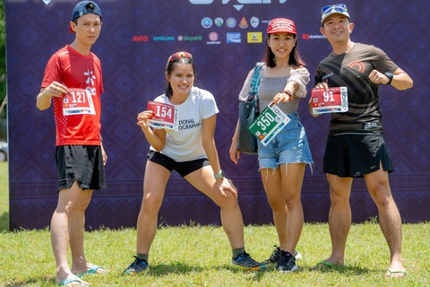 Thu Hà (thứ 2 từ trái qua) cùng các bạn đến Thái Lan chinh phục 105km đường địa hình - Ảnh: NVCC Thu Hà (thứ 2 từ trái qua) cùng các bạn đến Thái Lan chinh phục 105km đường địa hình - Ảnh: NVCC