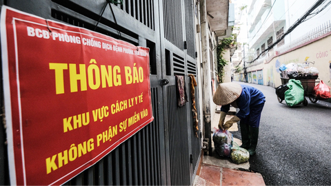 'Cách thức ứng phó COVID-19 của Việt Nam đã trở thành hình mẫu' - Ảnh 1. Cách ly y tế người nhiễm COVID-19 tại nhà ở Hà Nội - Ảnh: NAM TRẦN