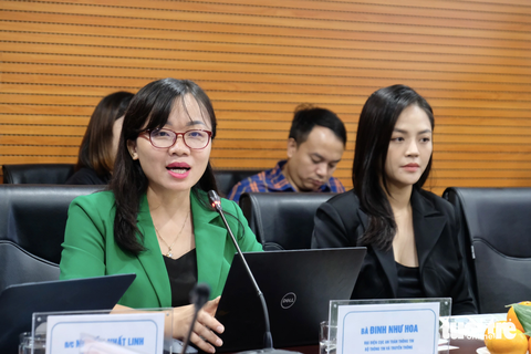 Clip nhạy cảm gắn tên 'My Sói' Thu Quỳnh: im lặng đúng lúc - Ảnh 3. Bà Đinh Như Hoa - Cục An toàn thông tin, Bộ Thông tin và Truyền thông - chia sẻ trong tọa đàm - Ảnh: NGUYÊN BẢO