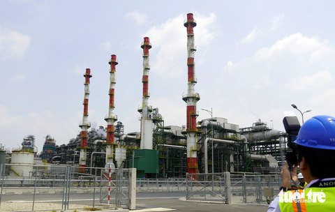 Tổ hợp hóa dầu trị giá hơn 5 tỉ đô la Mỹ vận hành thương mại vào năm 2024 - Ảnh 1. Một góc của tổ hợp hóa dầu Long Sơn, TP Vũng Tàu - Ảnh: ĐÔNG HÀ
