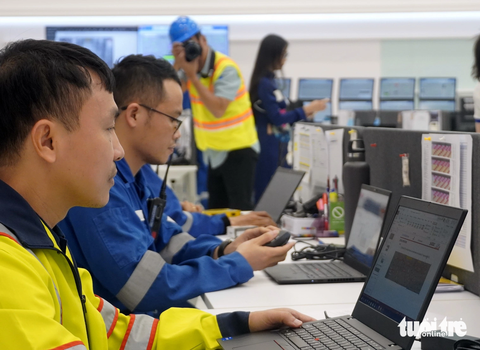 Tổ hợp hóa dầu trị giá hơn 5 tỉ đô la Mỹ vận hành thương mại vào năm 2024 - Ảnh 4. Kỹ sư Việt Nam làm việc trong tổ hợp hóa dầu Long Sơn - Ảnh: ĐÔNG HÀ