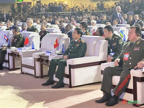 Bộ trưởng Quốc phòng: Việt Nam minh bạch hợp tác quốc phòng, không phương hại ai - Ảnh 4. Bộ trưởng Bộ Quốc phòng Phan Văn Giang tham dự phiên khai mạc Diễn đàn Hương Sơn - Ảnh: Báo Quân Đội Nhân Dân