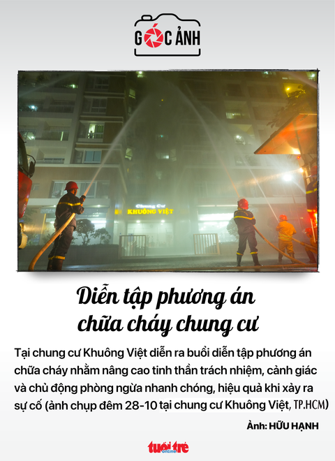 Tin tức sáng 30-10: 10 tháng 10 triệu du khách; Mở lại đường bay Điện Biên - Ảnh 12. Diễn tập phương án chữa cháy chung cư - Ảnh: HỮU HẠNH