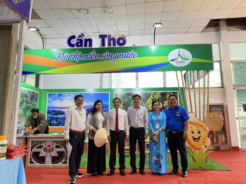 Hàng trăm gian hàng tham gia tại hội chợ, triển lãm hằng năm - Ảnh: TTXT ĐT- TM và Hội chợ Triển lãm Cần Thơ Hàng trăm gian hàng tham gia tại hội chợ, triển lãm hằng năm - Ảnh: TTXT ĐT- TM và Hội chợ Triển lãm Cần Thơ