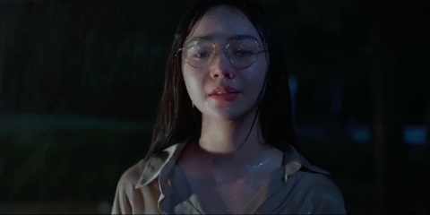 Quỳnh Kool than trời vì bị đồn đi lấy chồng, lộ luôn danh tính chú rể - Ảnh 2. Nhân vật cô giáo Nguyệt có số phận trắc trở của Quỳnh Kool trong phim