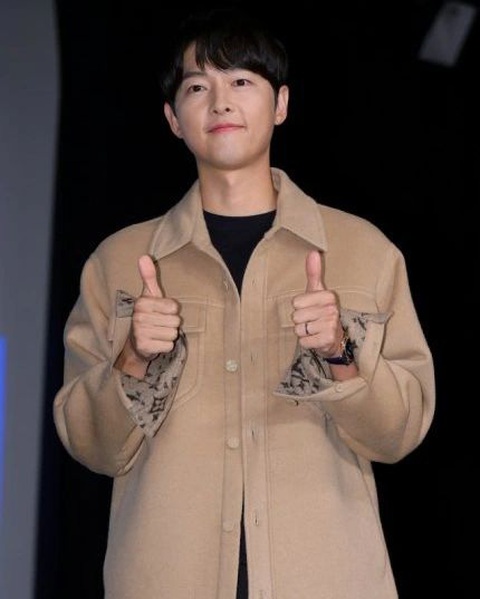 Song Joong Ki bị chê thô lỗ khi được hỏi về con trai - Ảnh 1. Song Joong Ki bị chê cách ứng xử