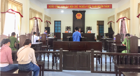 Bị tuyên án 12 tháng tù vì cắt trộm dây cáp điện - Ảnh 1. Phiên tòa xét xử đối tượng Lê Hồng Thạch về hành vi trộm cắp dây cáp điện - Ảnh: X.T.