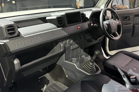 Bán tải Toyota sắp ra mắt Đông Nam Á chốt tên, tham gia gia đình Hilux - Ảnh 4. Nội thất tham khảo Toyota Hilux Champ - Ảnh: Autolifethailand