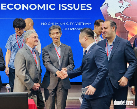 Việt Nam phải cạnh tranh với thế giới để giữ và thu hút người tài - Ảnh 1. Nhiều chuyên gia kinh tế hàng đầu thế giới tới tham dự VSGE 2023 - Ảnh: BÔNG MAI