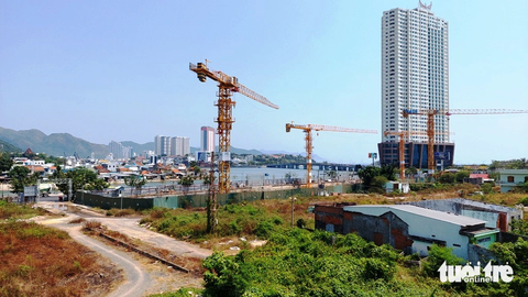 Dự án nhiều ‘tai tiếng’ ở Nha Trang, chậm tiến độ 10 năm lại được gia hạn - Ảnh 1. Khu vực dân cư xóm Cồn bên biển Nha Trang đã bị tỉnh Khánh Hòa giải tỏa trắng, thu hồi đất cho doanh nghiệp thực hiện dự án khu dân cư Cồn Tân Lập và chậm tiến độ cho đến nay - Ảnh: PHAN SÔNG NGÂN