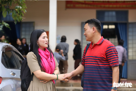 Bà Trâm gửi lời cảm ơn đến các phóng viên báo chí đã thông tin để huyện kịp thời xin lỗi vì kết luận bà liên quan đến Bà Trâm gửi lời cảm ơn đến các phóng viên báo chí đã thông tin để huyện kịp thời xin lỗi vì kết luận bà liên quan đến