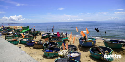 Sau hơn 10 năm chia tách, hai huyện của Bà Rịa - Vũng Tàu sáp nhập thành một - Ảnh 1. Làng chài ở thị trấn Phước Hải, huyện Đất Đỏ. Huyện này và Long Điền sẽ sáp nhập nguyên trạng thành một huyện - Ảnh: ĐÔNG HÀ