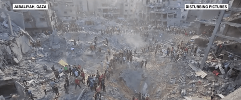 Israel ‘tiến sâu’ vào Gaza, nghi không kích trại tị nạn làm chết hàng chục người - Ảnh 2. Hình ảnh mới nhất về trại tị nạn Jabalia ở Dải Gaza tối 31-10 (giờ Việt Nam) - Ảnh: Al Jazeera