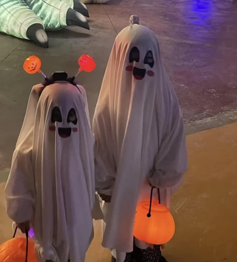 Chết cười với những 'con ma nhí' mùa Halloween - Ảnh 2. Hù, cô chú sợ hông?!
